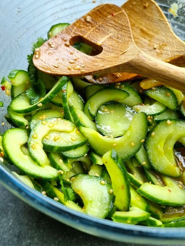 Komkommer met mangochutney