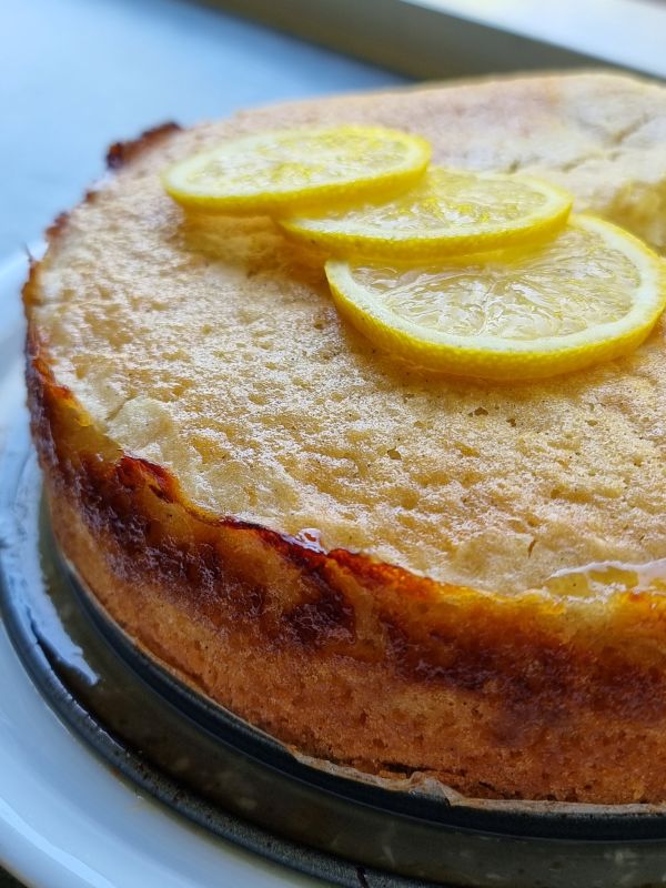Self-saucing citroencake