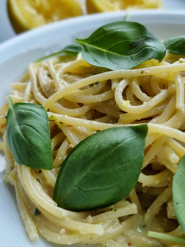 Donna Hay's spaghetti met citroenpesto