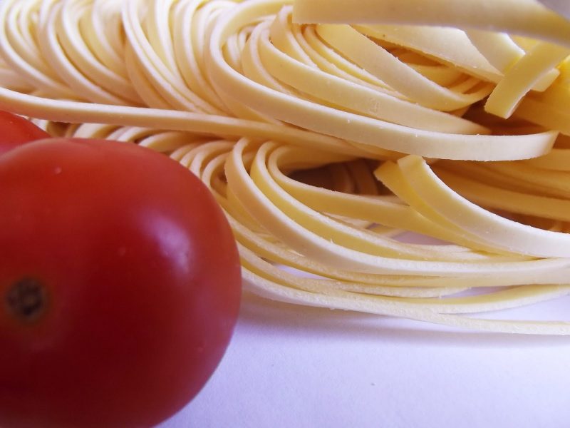 Taglierini met zalm en tomaat