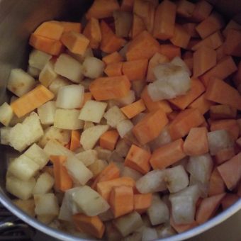 soep-van-knolselderij-en-zoete-aardappel_2