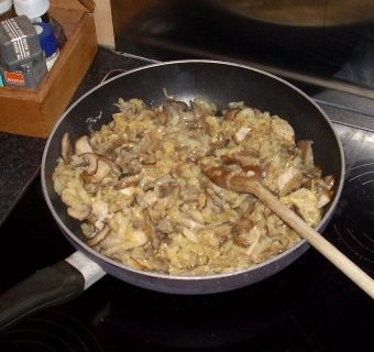aardappelrosti-met-oesterzwammen-kastanjechampignons-en-gegrilde-kip