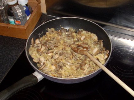 aardappelrosti met oesterzwammen kastanjechampignons en gegrilde kip