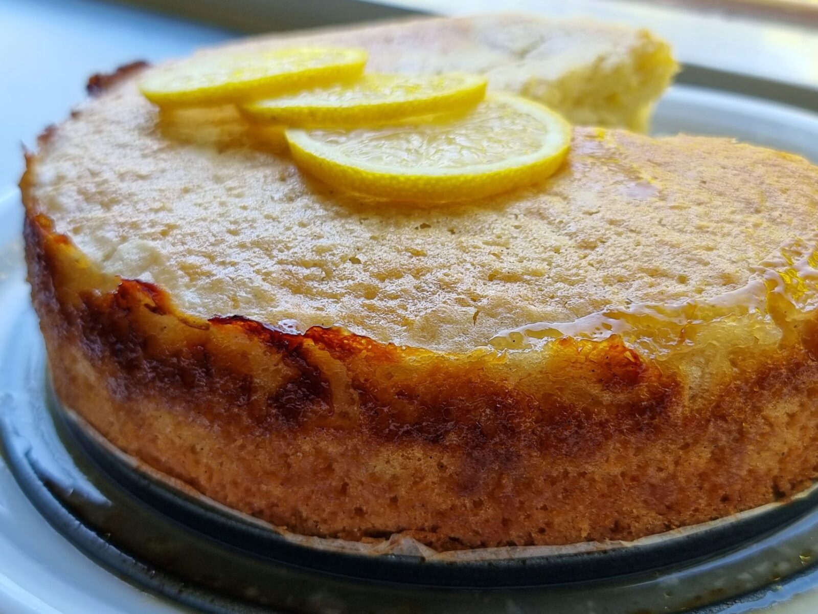 Self-saucing citroencake
