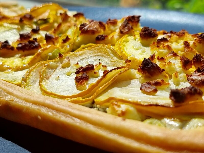 Plaattaart met courgette en feta